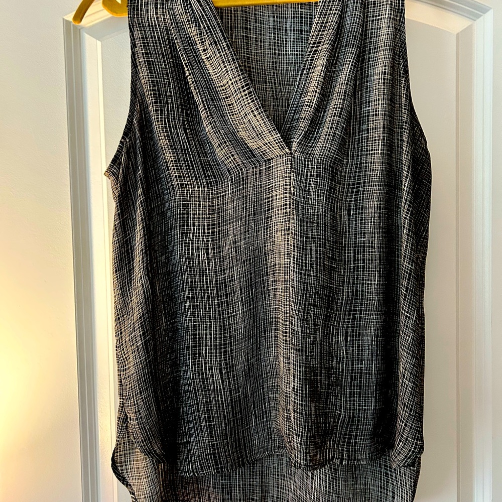 Sleeveless Vince Camuto graphic print top size L